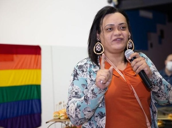 Estudante trans denuncia que foi chamada de ‘traveco’ por motorista de aplicativo em Goiânia