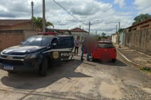 Dois sDois suspeitos de ameaçar e agredir mulheres são presos em Piracanjuba (GO)uspeitos de ameaçar e agredir mulheres são presos em Piracanjuba (GO)
