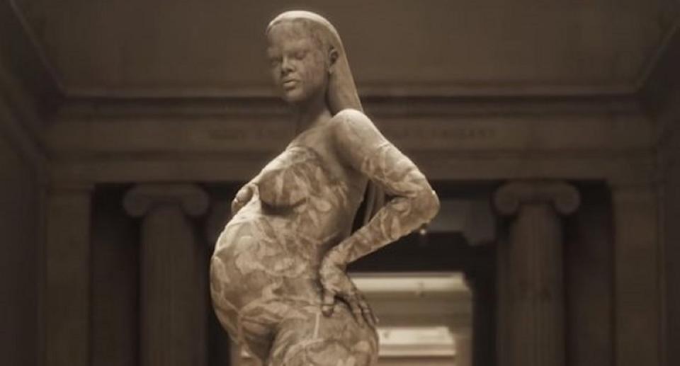 Rihanna ganha estátua no Metropolitan; relembre seus looks de gestante