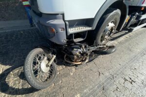 Motociclista morre em acidente de trânsito com caminhão na BR 153, em Goiânia