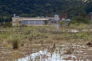 Presos fogem durante transferência de penitenciária alagada em Santa Catarina
